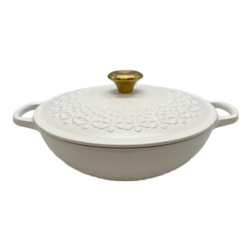 LE CREUSET (ルクルーゼ) 両手鍋 フラワーレリーフマルミット