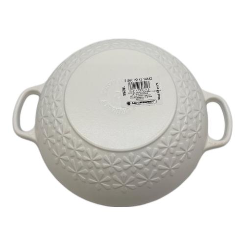 LE CREUSET (ルクルーゼ) 両手鍋 フラワーレリーフマルミット