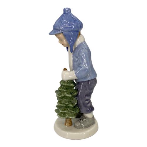 ROYAL COPENHAGEN (ロイヤル・コペンハーゲン) フィギュリン 少年とクリスマスツリー