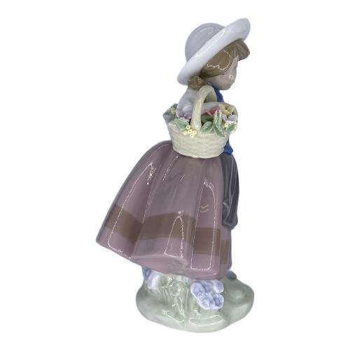 LLADRO フィギュリン 甘い花の香り