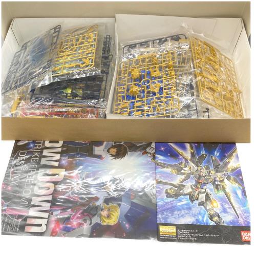 BANDAI (バンダイ) MG ZGMF-X20A ストライクフリーダム フルバーストモード ガンプラ