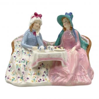 ROYAL DOULTON (ロイヤルドルトン) フィギュリン Afternoon Tea