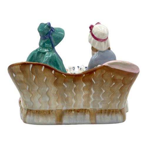ROYAL DOULTON (ロイヤルドルトン) フィギュリン Afternoon Tea