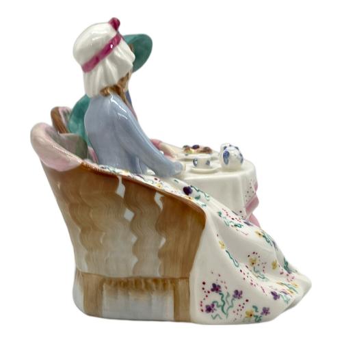 ROYAL DOULTON (ロイヤルドルトン) フィギュリン Afternoon Tea