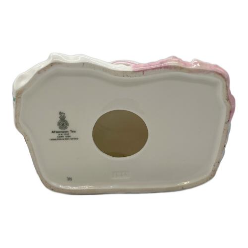 ROYAL DOULTON (ロイヤルドルトン) フィギュリン Afternoon Tea