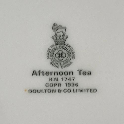 ROYAL DOULTON (ロイヤルドルトン) フィギュリン Afternoon Tea