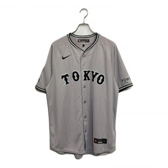 読売ジャイアンツ (ヨミウリジャイアンツ) NPB レプリカユニフォーム 岡本和真 背番号25【2024 ビジター セ・リーグ チャンピオン・エンブレム レプリカ ユニホーム】 メンズ SIZE LL (US L) グレー