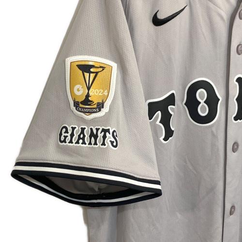 読売ジャイアンツ (ヨミウリジャイアンツ) NPB レプリカユニフォーム 岡本和真 背番号25【2024 ビジター セ・リーグ チャンピオン・エンブレム レプリカ ユニホーム】 メンズ SIZE LL (US L) グレー