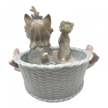 LLADRO (リヤドロ) フィギュリン 箱付 「ここが好き」 ヨークシャ