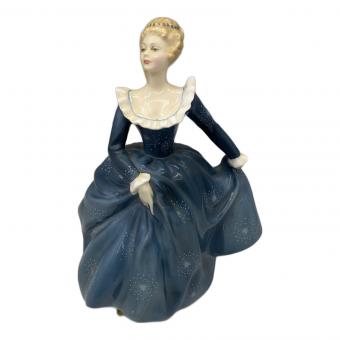 ROYAL DOULTON (ロイヤルドルトン) フィギュリン 2334