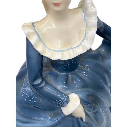 ROYAL DOULTON (ロイヤルドルトン) フィギュリン 2334