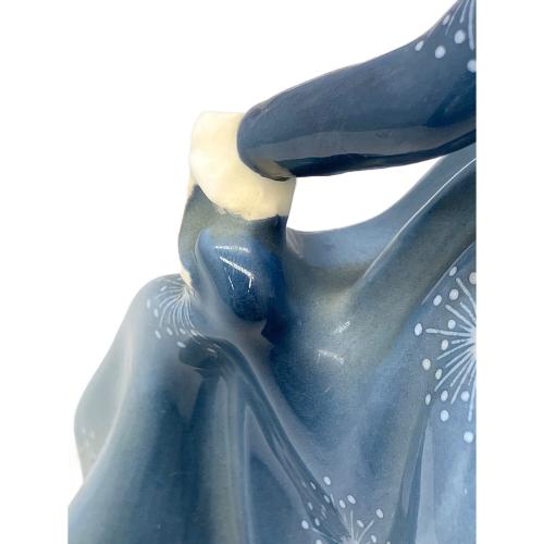 ROYAL DOULTON (ロイヤルドルトン) フィギュリン 2334