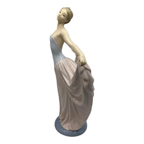 LLADRO (リヤドロ) フィギュリン 踊る少女