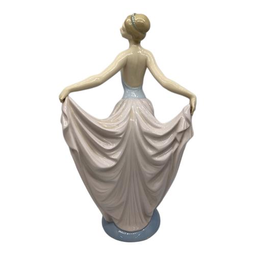 LLADRO (リヤドロ) フィギュリン 踊る少女