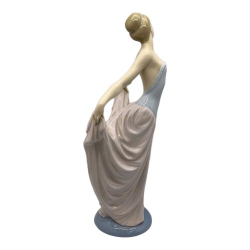 LLADRO (リヤドロ) フィギュリン 踊る少女