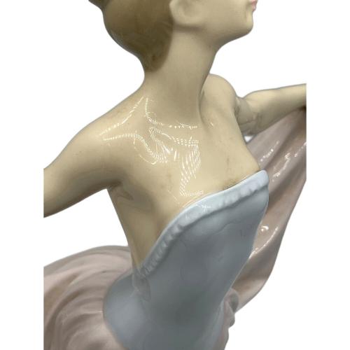 LLADRO (リヤドロ) フィギュリン 踊る少女