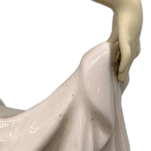 LLADRO (リヤドロ) フィギュリン 踊る少女