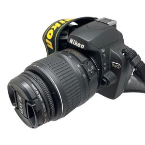 Nikon (ニコン) デジタル一眼レフカメラ D40
