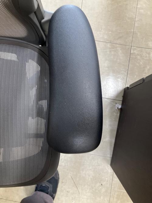 Herman Miller (ハーマンミラー) アーロンチェア リマスタード ポスチャーフィット Bサイズ  92 ブラック