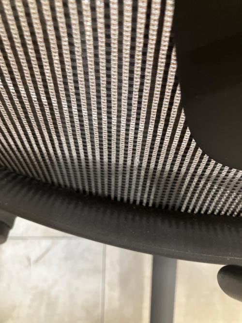 Herman Miller (ハーマンミラー) アーロンチェア リマスタード ポスチャーフィット Bサイズ  92 ブラック