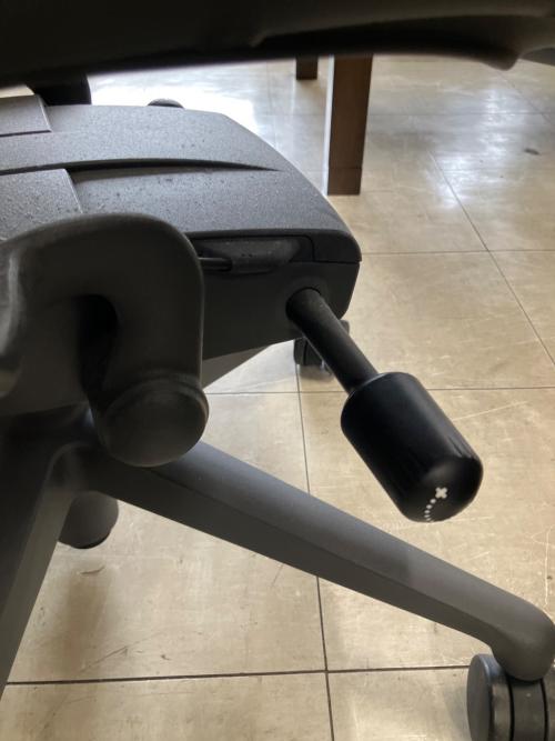 Herman Miller (ハーマンミラー) アーロンチェア リマスタード ポスチャーフィット Bサイズ  92 ブラック