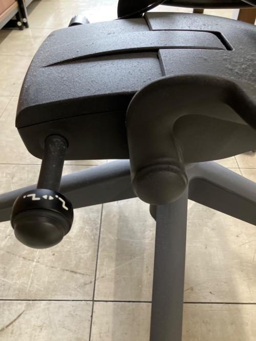 Herman Miller (ハーマンミラー) アーロンチェア リマスタード ポスチャーフィット Bサイズ  92 ブラック