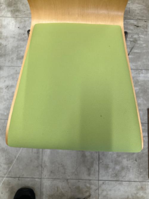 カグクロ ラウンドプライウッドチェア グリーン×ナチュラル