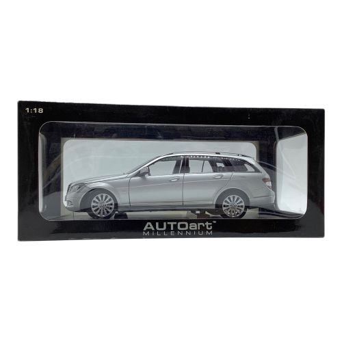 AUTOart (オートアート) モデルカー Mercedes-Benz C-Klasse T-Modell 1:18