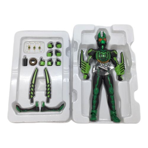 BANDAI (バンダイ) フィギュア S.H.Figuarts(真骨彫製法) 仮面ライダーオーズ ガタキリバ コンボ