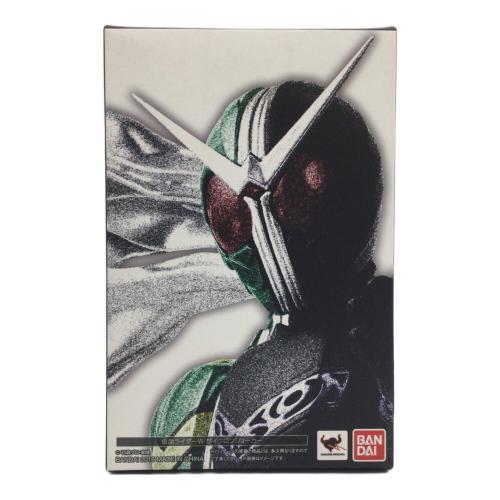 BANDAI (バンダイ) 仮面ライダー 仮面ライダーW サイクロンジョーカー  (真骨彫製法) S.H.Figuarts