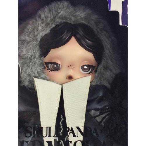 POP MART (ポップマート) SKULLPANDA x Wednesday ぬいぐるみ (ネヴァーモア学園制服バージョン) ヌイグルミ