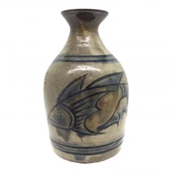 琉球壺屋焼 (リュウキュウツボヤヤキ) 魚紋徳利 人間国宝 金城次郎