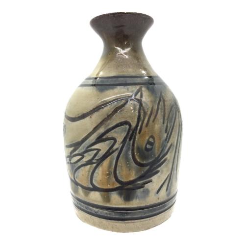 琉球壺屋焼 (リュウキュウツボヤヤキ) 魚紋徳利 人間国宝 金城次郎