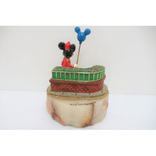 Disney (ディズニー) 風船をもつミッキー
