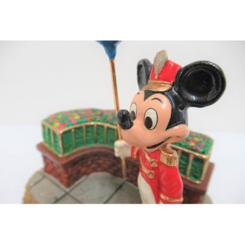 Disney (ディズニー) 風船をもつミッキー