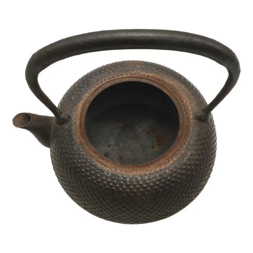 南部鉄器 (ナンブテッキ) 鉄瓶 □サビ有 五徳型蓋置付 平鉄鉢型 1.4L