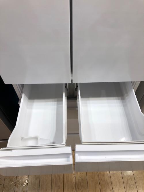 HITACHI (ヒタチ) 6ドア冷蔵庫 ※側面キズ・正面ヘコミ・ドリンクポケットヒビ割れ有 ファン式 R-HW54S(W) 2022年製 540L クリーニング済