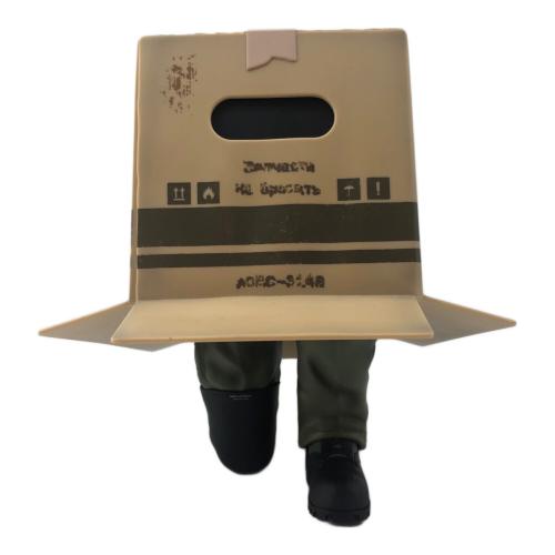 ダンボール潜入ティッシュケース メタルギアソリッド