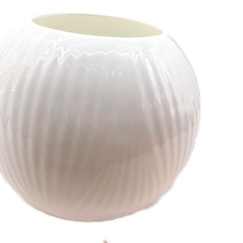 Wedgwood (ウェッジウッド) フラワーベース WHITE FOLIA