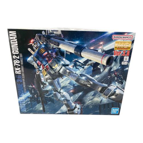 BANDAI (バンダイ) RX-78-2ガンダムVer.3.0 ガンプラ 1/100スケール マスターグレードモデル