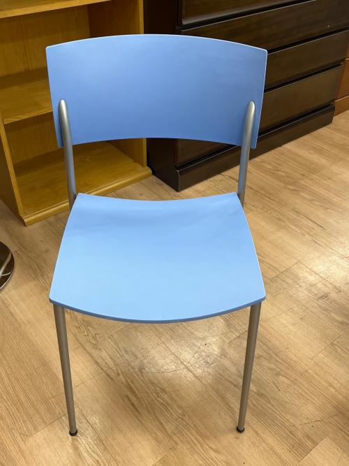 オカムラ スタッキングチェアー ブルー 061103 wiesner hager