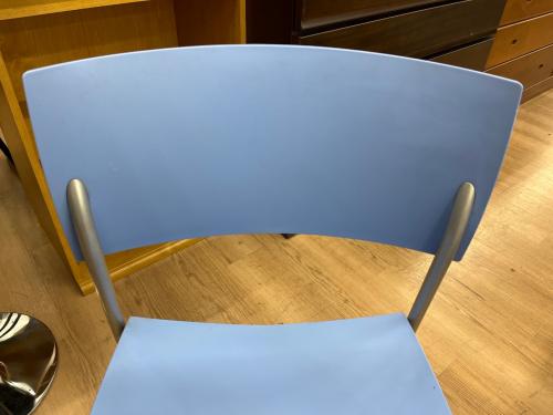 オカムラ スタッキングチェアー ブルー 061103 wiesner hager