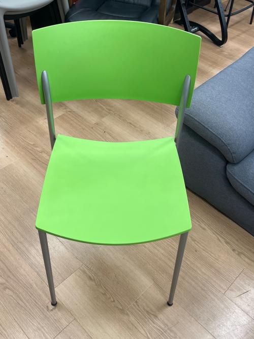オカムラ スタッキングチェアー グリーン