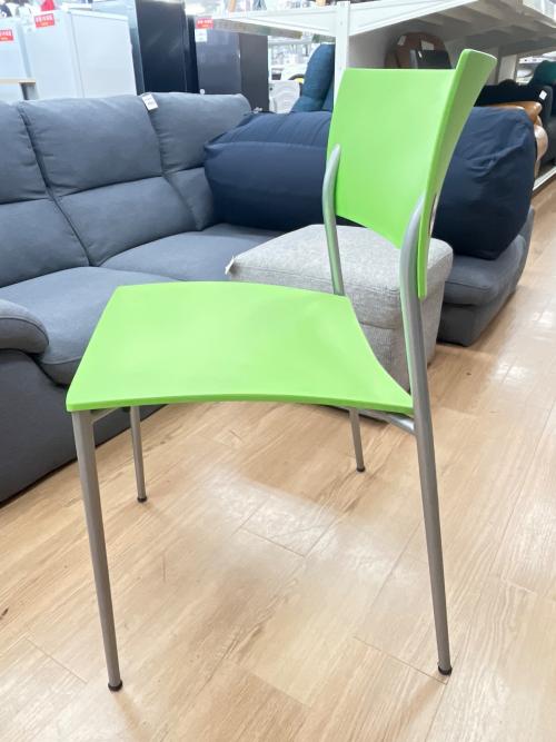 オカムラ スタッキングチェアー グリーン