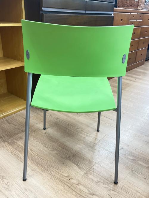 オカムラ スタッキングチェアー グリーン