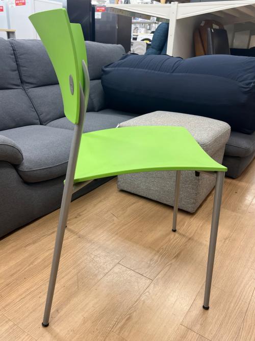 オカムラ スタッキングチェアー グリーン