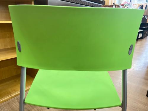 オカムラ スタッキングチェアー グリーン