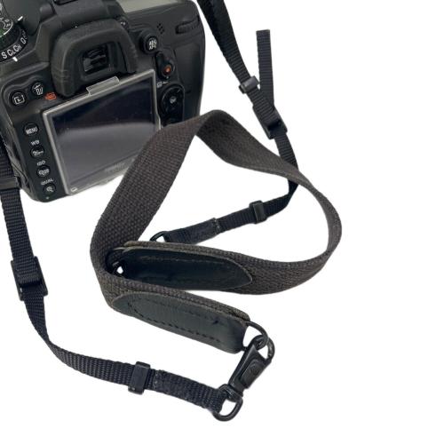 Nikon (ニコン) デジタル一眼レフカメラ D7000 ボディ