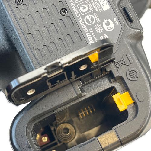 Nikon (ニコン) デジタル一眼レフカメラ D5200