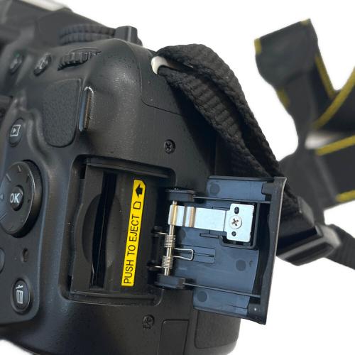 Nikon (ニコン) デジタル一眼レフカメラ D5200